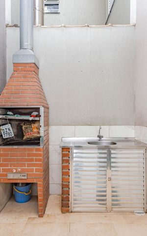 Casa à venda com 100m², 3 quartos e 2 vagasÁrea de serviço e churrasqueira