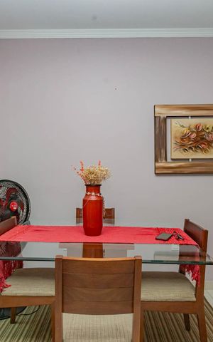 Casa à venda com 100m², 3 quartos e 2 vagasSala