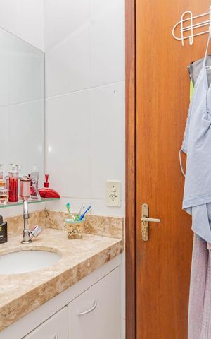 Casa à venda com 100m², 3 quartos e 2 vagasBanheiro da Suíte