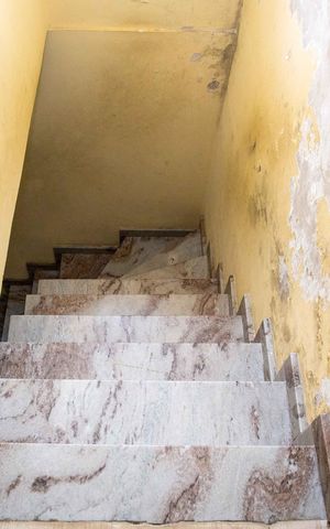 Casa à venda com 125m², 4 quartos e 2 vagasEscada