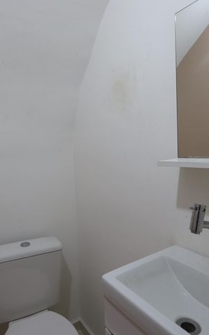 Casa à venda com 68m², 2 quartos e 1 vagaLavabo