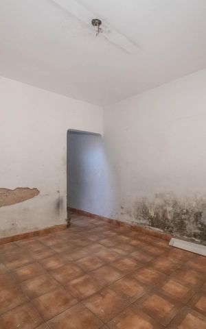 Casa à venda com 180m², 3 quartos e 2 vagas Casa à venda com 180m², 3 quartos e 2 vagasSala