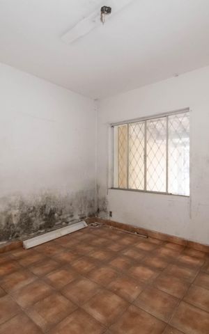 Casa à venda com 180m², 3 quartos e 2 vagas Casa à venda com 180m², 3 quartos e 2 vagasSala