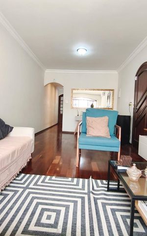 Casa à venda com 250m², 4 quartos e 6 vagas Casa à venda com 250m², 4 quartos e 6 vagasSala