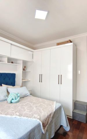 Casa à venda com 250m², 4 quartos e 6 vagas Casa à venda com 250m², 4 quartos e 6 vagasQuarto