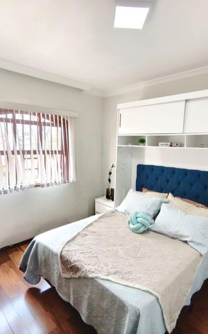 Casa à venda com 250m², 4 quartos e 6 vagas Casa à venda com 250m², 4 quartos e 6 vagasQuarto