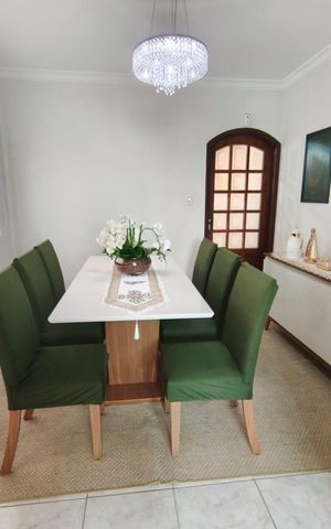 Casa à venda com 250m², 4 quartos e 6 vagas Casa à venda com 250m², 4 quartos e 6 vagasSala de Jantar