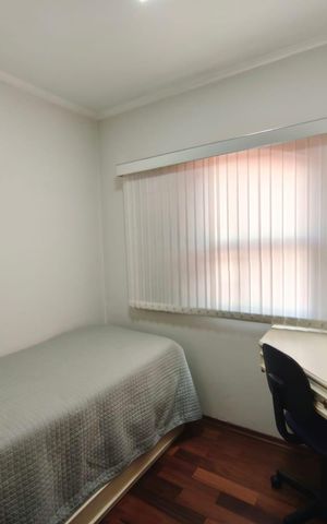 Casa à venda com 250m², 4 quartos e 6 vagas Casa à venda com 250m², 4 quartos e 6 vagasQuarto
