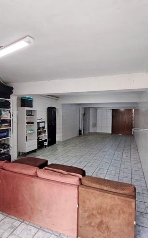 Casa à venda com 250m², 4 quartos e 6 vagas Casa à venda com 250m², 4 quartos e 6 vagasÁrea Externa