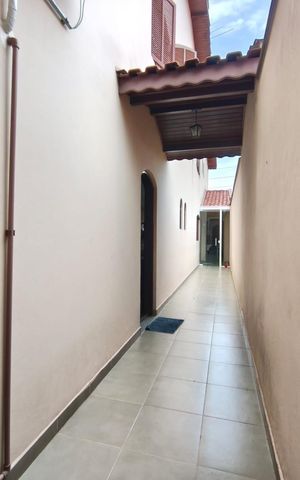 Casa à venda com 250m², 4 quartos e 6 vagas Casa à venda com 250m², 4 quartos e 6 vagasÁrea Externa