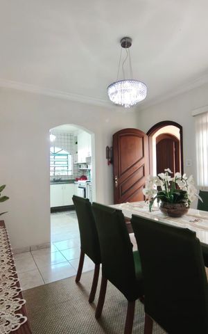 Casa à venda com 250m², 4 quartos e 6 vagas Casa à venda com 250m², 4 quartos e 6 vagasSala de Jantar