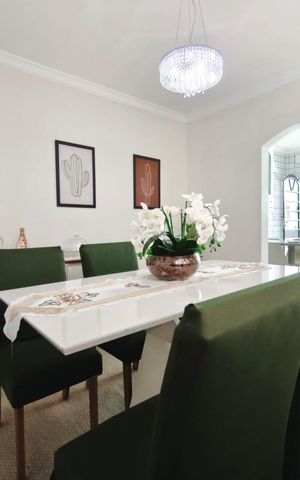 Casa à venda com 250m², 4 quartos e 6 vagas Casa à venda com 250m², 4 quartos e 6 vagasSala de Jantar
