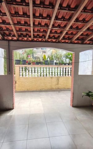 Casa à venda com 250m², 4 quartos e 6 vagas Casa à venda com 250m², 4 quartos e 6 vagasÁrea Externa