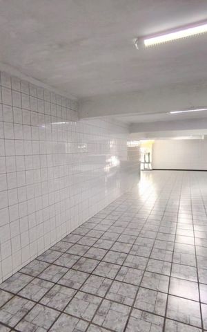 Casa à venda com 250m², 4 quartos e 6 vagas Casa à venda com 250m², 4 quartos e 6 vagasÁrea Externa