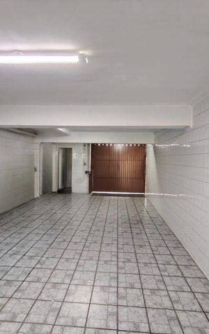 Casa à venda com 250m², 4 quartos e 6 vagas Casa à venda com 250m², 4 quartos e 6 vagasÁrea Externa