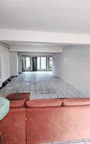 Casa à venda com 250m², 4 quartos e 6 vagas Casa à venda com 250m², 4 quartos e 6 vagasÁrea Externa