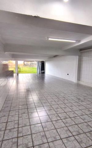 Casa à venda com 250m², 4 quartos e 6 vagas Casa à venda com 250m², 4 quartos e 6 vagasÁrea Externa