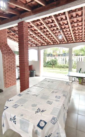 Casa à venda com 250m², 4 quartos e 6 vagas Casa à venda com 250m², 4 quartos e 6 vagasÁrea Externa