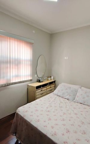 Casa à venda com 250m², 4 quartos e 6 vagas Casa à venda com 250m², 4 quartos e 6 vagasQuarto