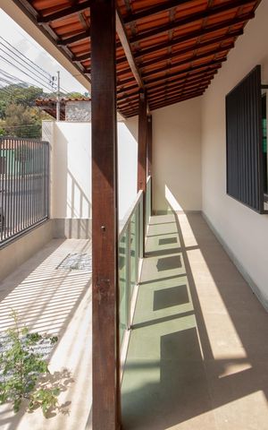 Casa à venda com 360m², 3 quartos e 2 vagasÁrea Externa