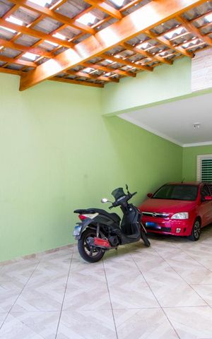 Casa à venda com 226m², 4 quartos e 4 vagas Casa à venda com 226m², 4 quartos e 4 vagasGaragem