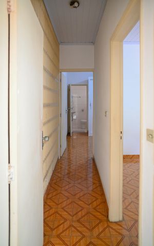 Casa à venda com 160m², 3 quartos e 2 vagas Casa à venda com 160m², 3 quartos e 2 vagasCorredor