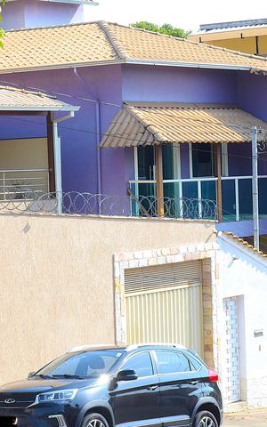 Casa para alugar com 300m², 3 quartos e 2 vagasFachada