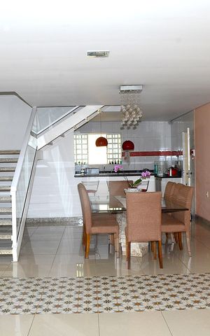 Casa para alugar com 300m², 3 quartos e 2 vagasSala