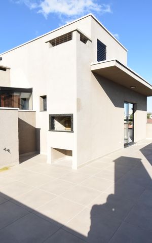 Casa para alugar com 225m², 3 quartos e 4 vagasCobertura com churrasqueira 