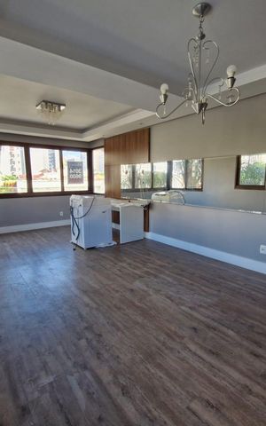 Apartamento à venda com 215m², 3 quartos e 3 vagas Apartamento à venda com 215m², 3 quartos e 3 vagasSala