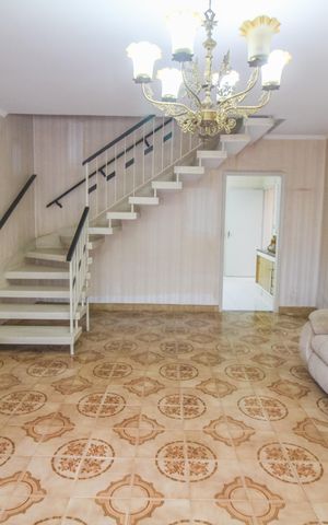 Casa à venda com 138m², 4 quartos e 1 vagaSala