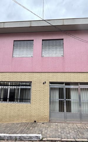 Casa à venda com 138m², 4 quartos e 1 vagaFachada