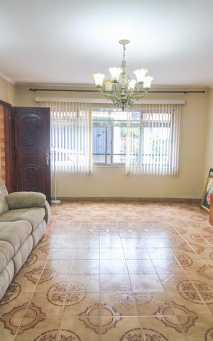Casa à venda com 138m², 4 quartos e 1 vagaSala