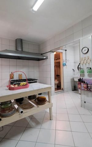 Casa para alugar com 210m², 2 quartos e 2 vagasCozinha