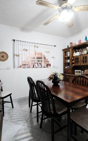 Casa para alugar com 210m², 2 quartos e 2 vagasSala