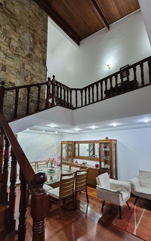 Casa à venda com 242m², 3 quartos e 2 vagasSala