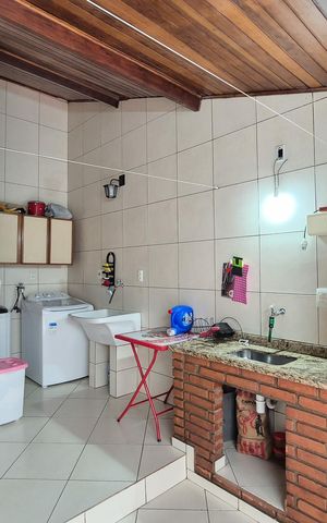 Casa à venda com 242m², 3 quartos e 2 vagasÁrea de Serviço