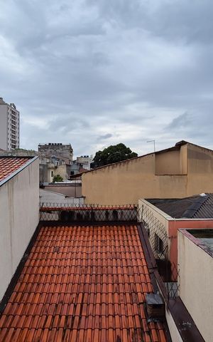 Casa à venda com 242m², 3 quartos e 2 vagasSuíte - closet - vista