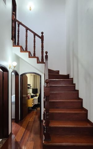Casa à venda com 242m², 3 quartos e 2 vagascorredor