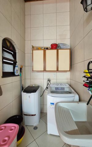 Casa à venda com 242m², 3 quartos e 2 vagasÁrea de Serviço