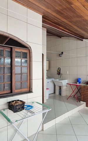 Casa à venda com 242m², 3 quartos e 2 vagasÁrea de Serviço