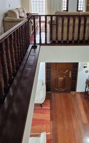 Casa à venda com 242m², 3 quartos e 2 vagascorredor