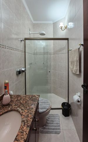 Casa à venda com 242m², 3 quartos e 2 vagasBanheiro Social