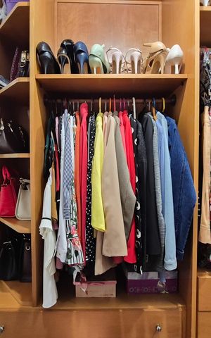 Casa à venda com 242m², 3 quartos e 2 vagasSuíte - closet