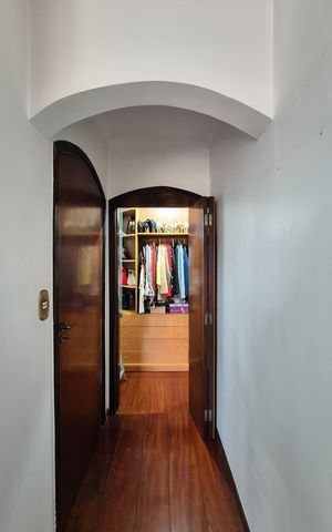 Casa à venda com 242m², 3 quartos e 2 vagasSuíte - closet