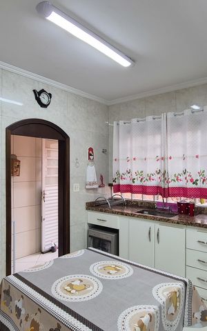 Casa à venda com 242m², 3 quartos e 2 vagasCozinha - Armários