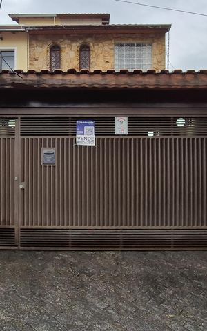 Casa à venda com 242m², 3 quartos e 2 vagasFachada