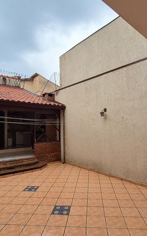 Casa à venda com 242m², 3 quartos e 2 vagasQuintal