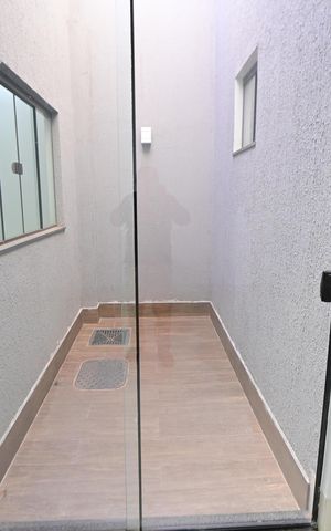 Casa à venda com 132m², 3 quartos e 4 vagas Casa à venda com 132m², 3 quartos e 4 vagasVaranda