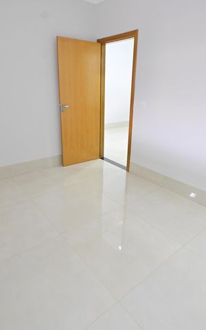 Casa à venda com 132m², 3 quartos e 4 vagas Casa à venda com 132m², 3 quartos e 4 vagasQuarto 2